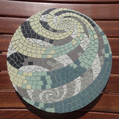 Soporte con mosaico de gres